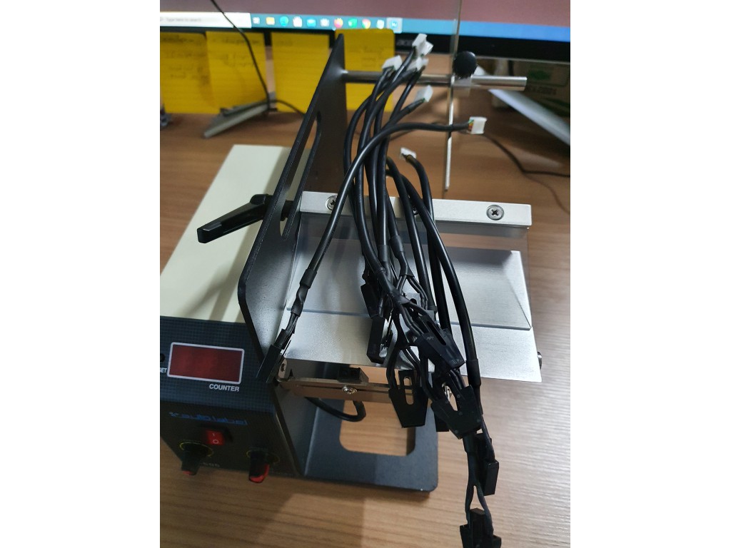 เครื่องลอกติดสติ๊กเกอร์